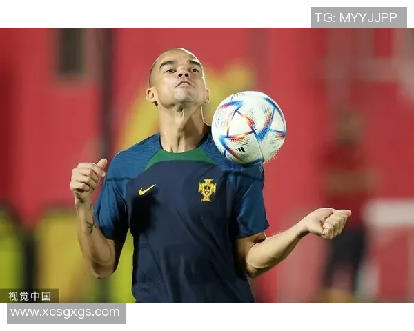 顶级足球明星停球技巧解析与精彩瞬间回顾