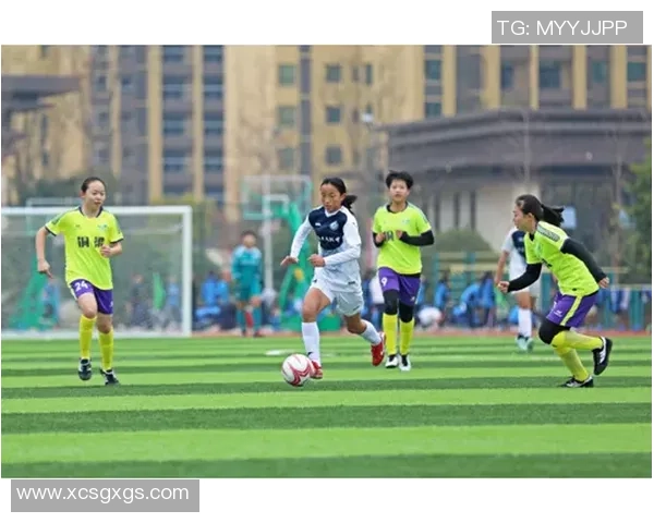 重庆足球队崛起之路：城市联赛中的拼搏与梦想